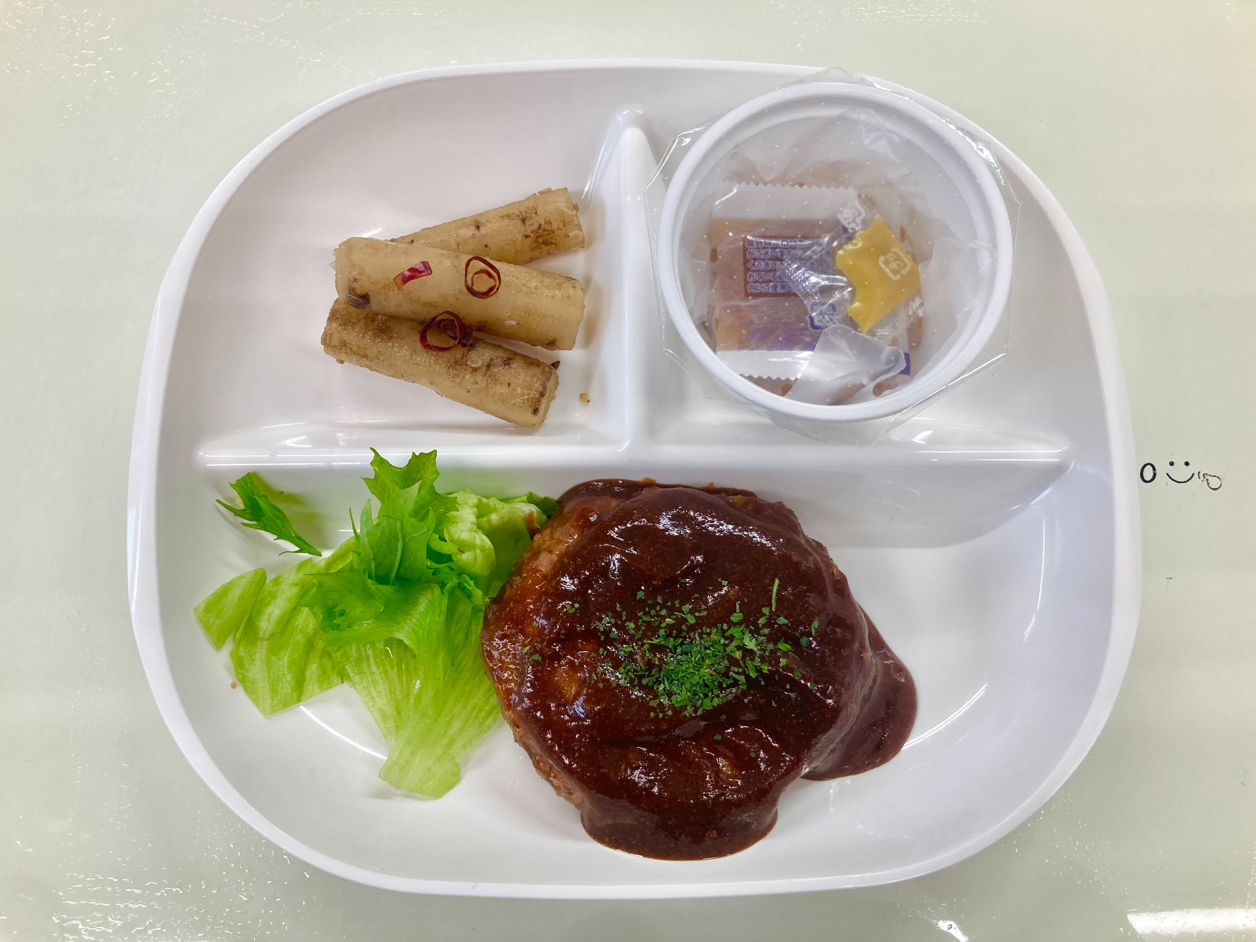 【親和の学生寮】今日の朝ごはん☆ハンバーグ