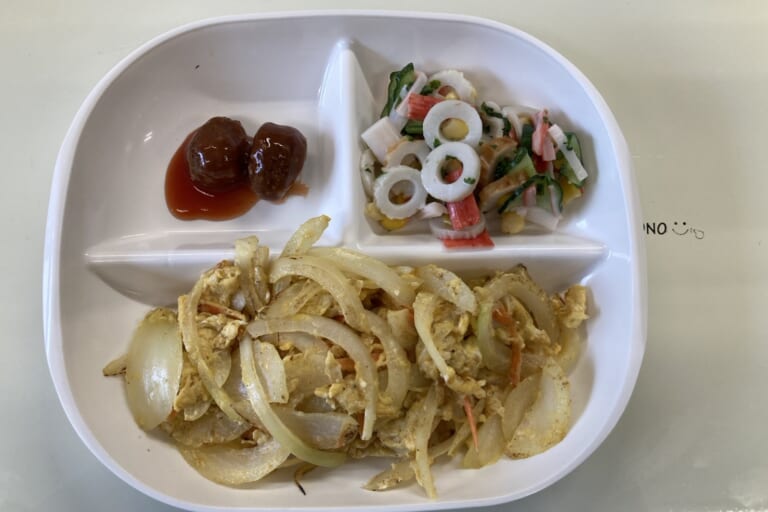 【親和の学生寮】今日の朝ごはん☆玉ねぎたまご炒め