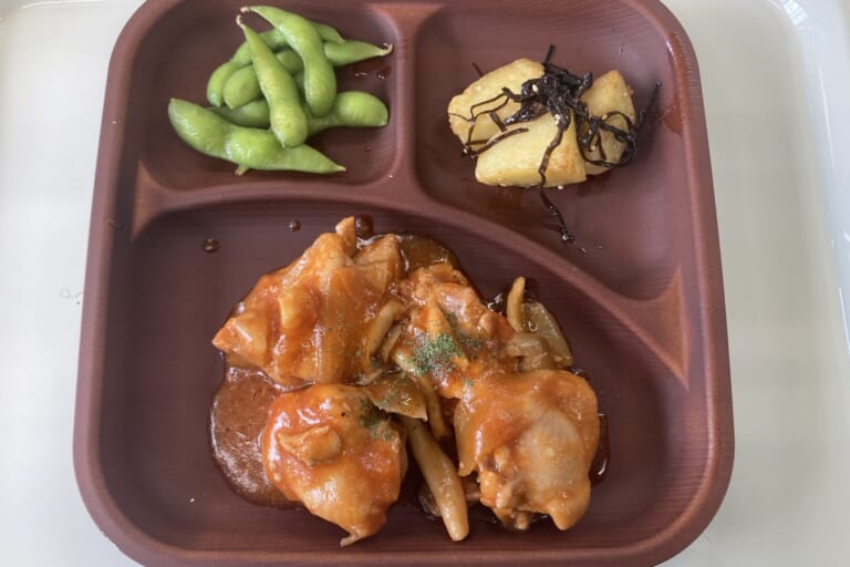 【親和の学生寮】今日の晩ごはん☆チキンのトマト煮