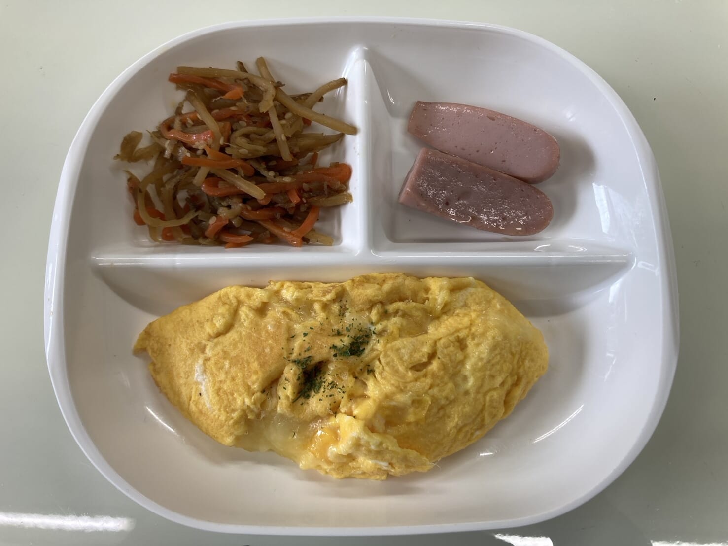 【親和の学生寮】今日の朝ごはん☆チーズオムレツ
