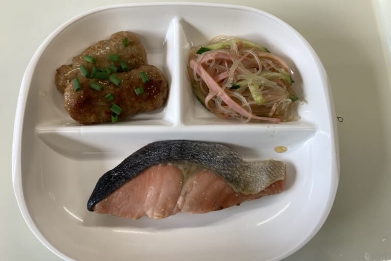 【親和の学生寮】今日の朝ごはん☆サケの西京焼き