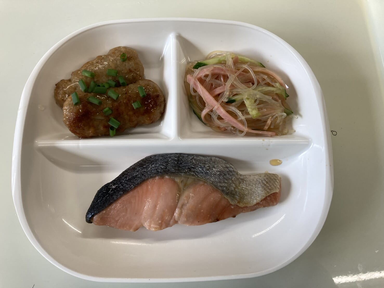 【親和の学生寮】今日の朝ごはん☆サケの西京焼き