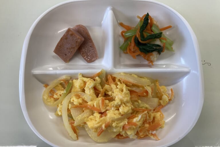 【親和の学生寮】今日の朝ごはん☆玉ねぎたまご炒め