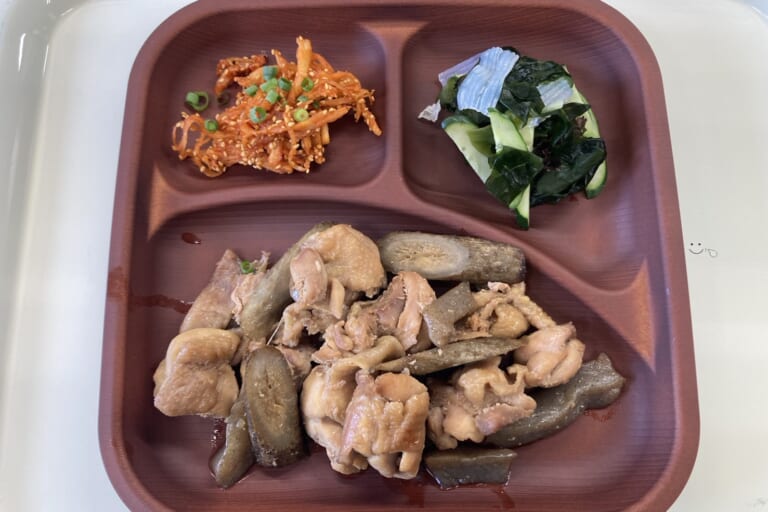 【親和の学生寮】今日の晩ごはん☆鶏ごぼう甘辛炒め