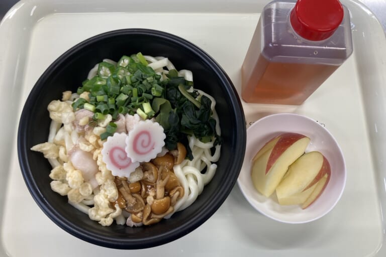 【親和の学生寮】今日の晩ごはん☆冷やしぶっかけうどん