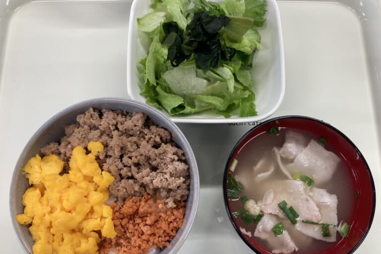 【親和の学生寮】今日の朝ごはん☆三色ごはん