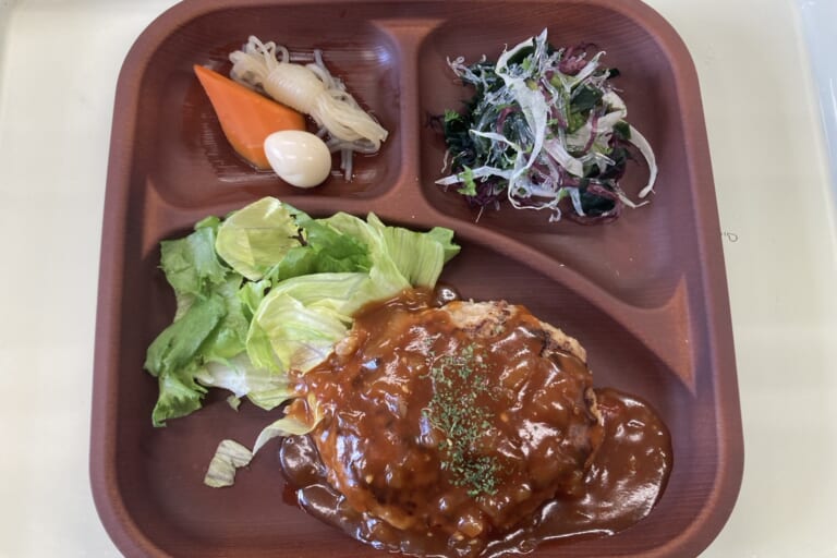 【親和の学生寮】今日の晩ごはん☆ハンバーグ