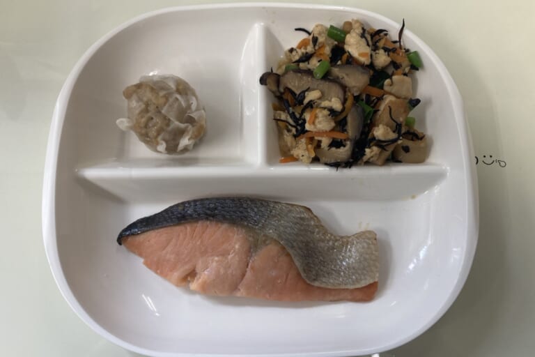 【親和の学生寮】今日の朝ごはん☆焼魚とシュウマイ