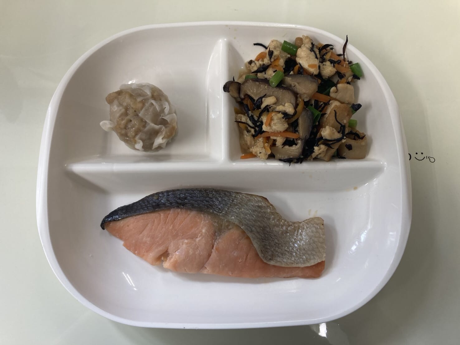 【親和の学生寮】今日の朝ごはん☆焼魚とシュウマイ