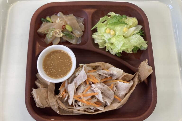 【親和の学生寮】今日の晩ごはん☆豚肉ともやしの包み蒸し