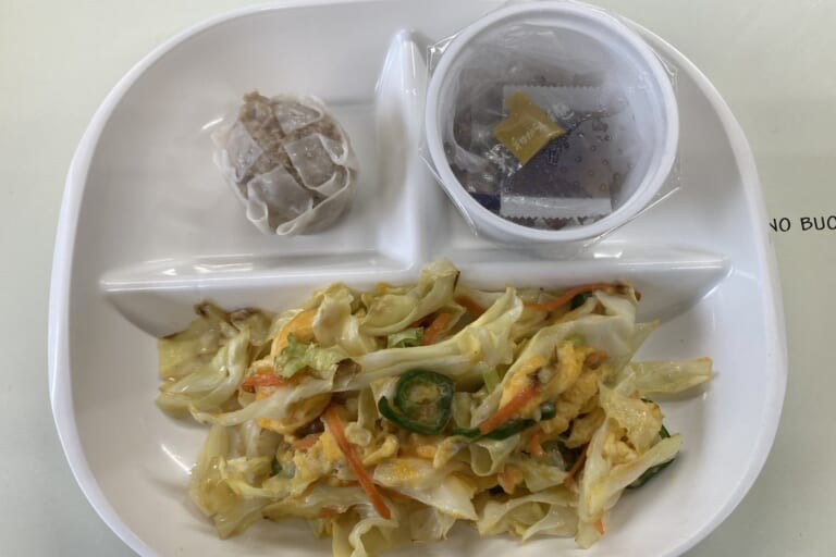 【親和の学生寮】今日の朝ごはん☆キャベツのたまご炒め