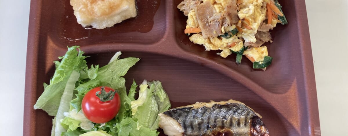 【親和の学生寮】今日の晩ごはん☆焼魚と豚ニラ玉