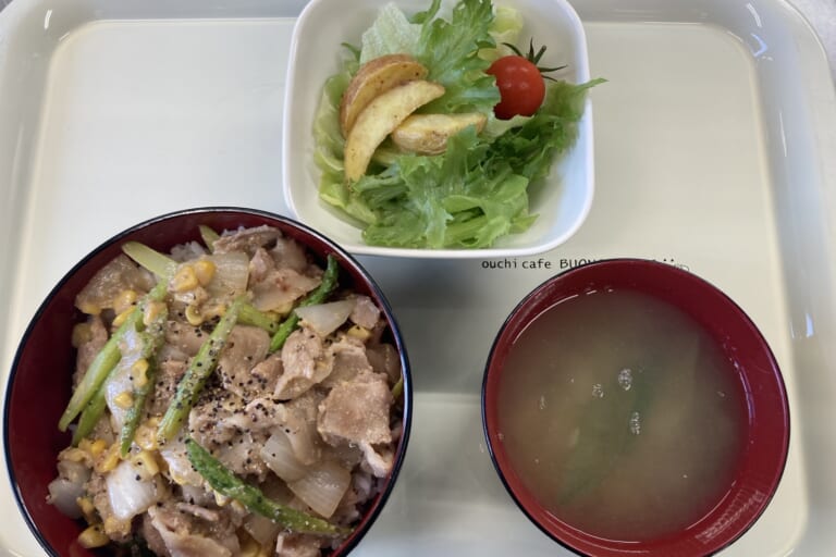 【親和の学生寮】今日の晩ごはん☆味噌バターコーン丼