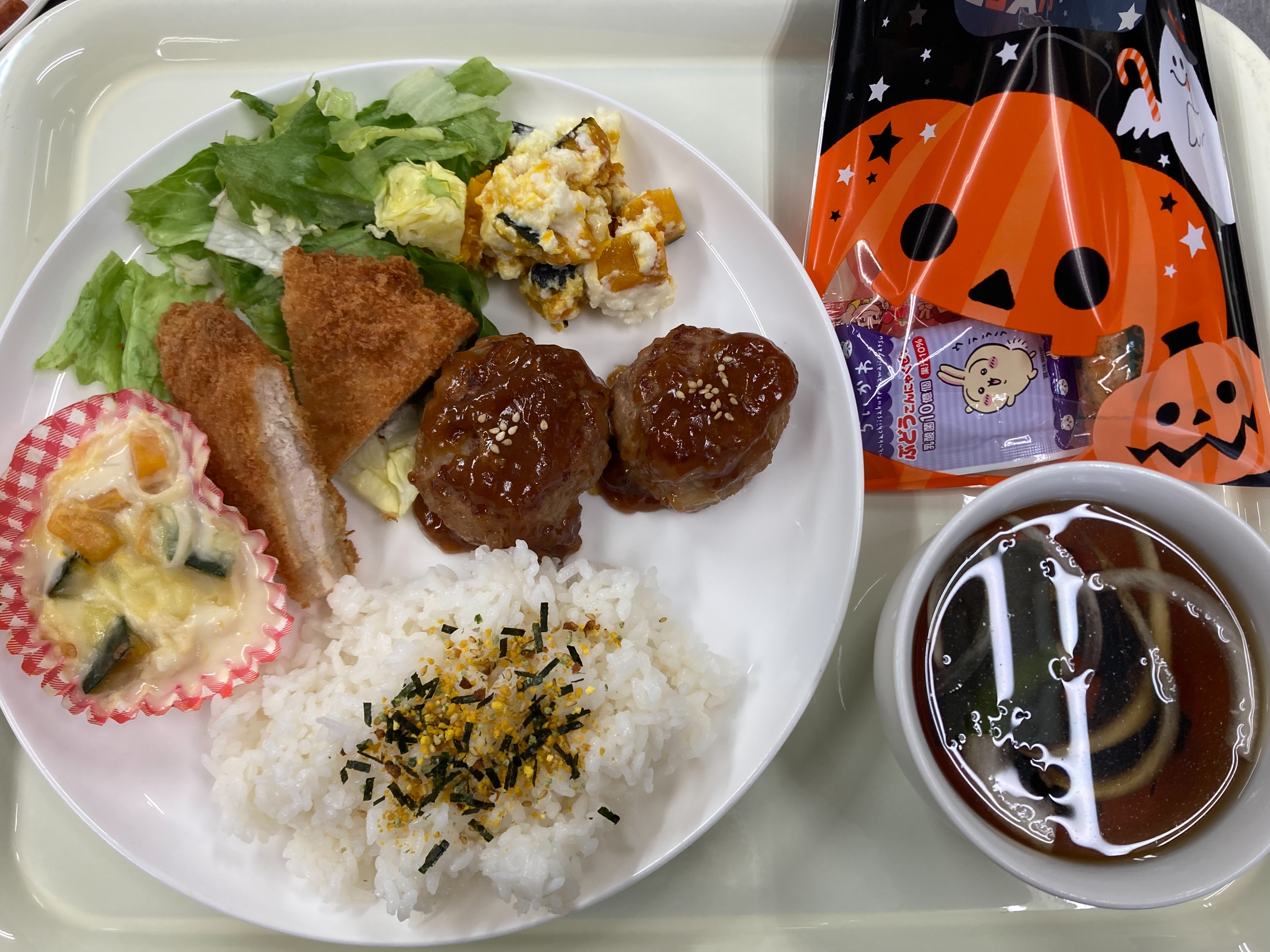 【親和の学生寮】今日の晩ごはん🎃ハロウィンプレート