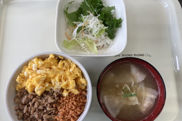 【親和の学生寮】今日の朝ごはん☆三色ごはん